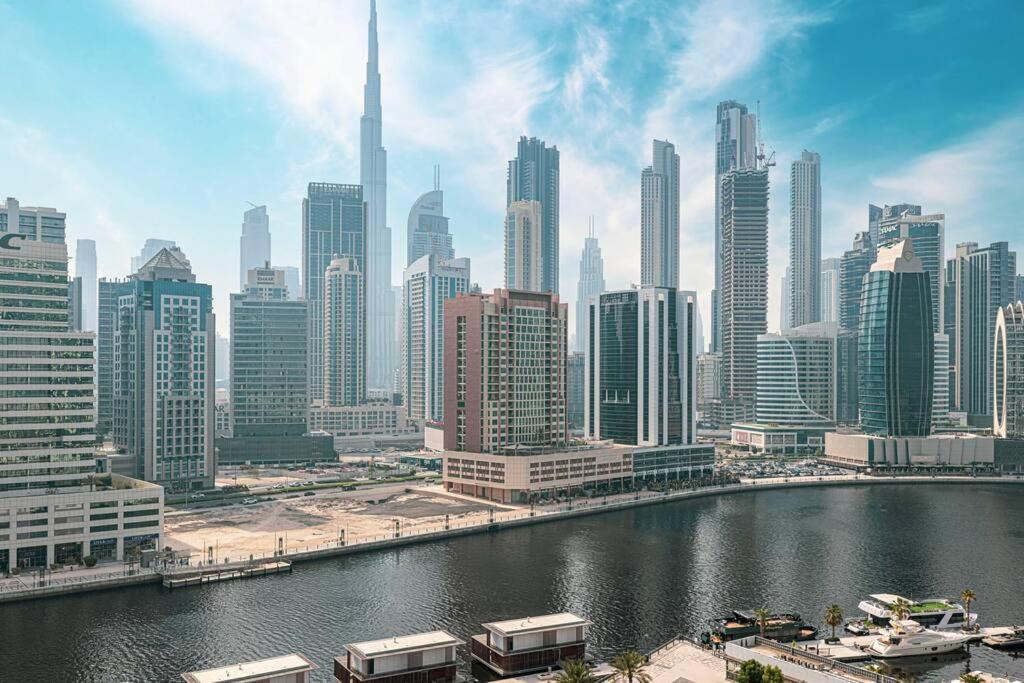 New 2br In Business Bay With Canal Views Gym & Pool Apartment *