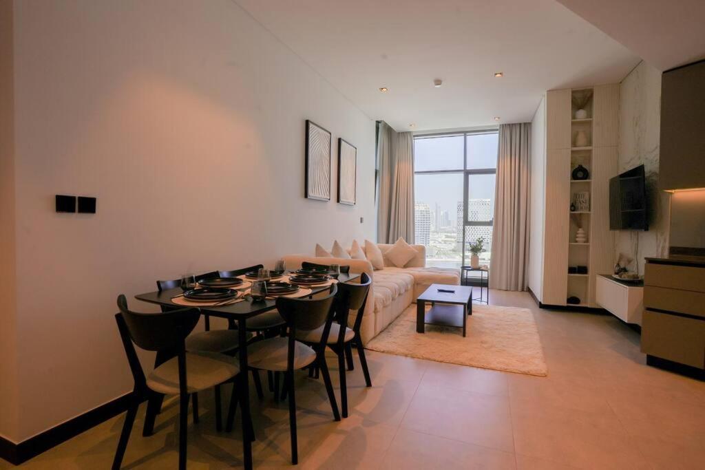 Apartment New 2br In Business Bay With Canal Views Gym & Pool *