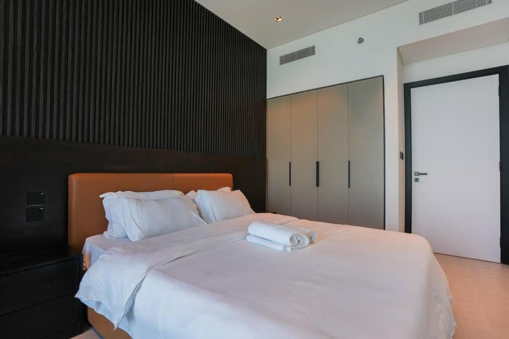 New 2br In Business Bay With Canal Views Gym & Pool Dubai