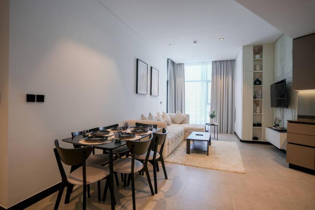 Apartment New 2br In Business Bay With Canal Views Gym & Pool *