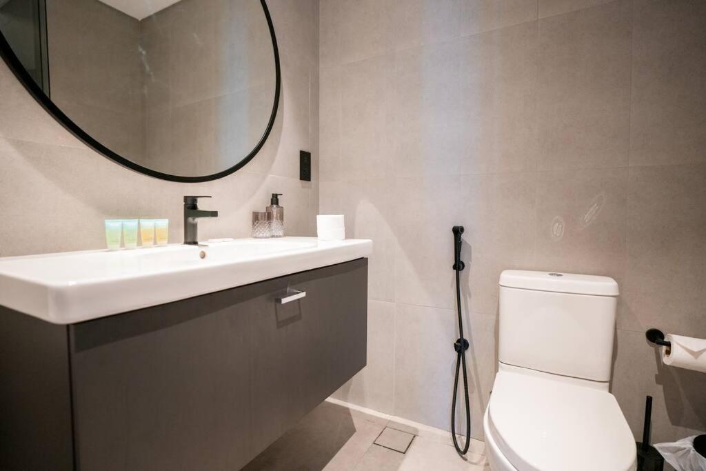New 2br In Business Bay With Canal Views Gym & Pool * Dubai