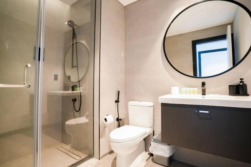New 2br In Business Bay With Canal Views Gym & Pool