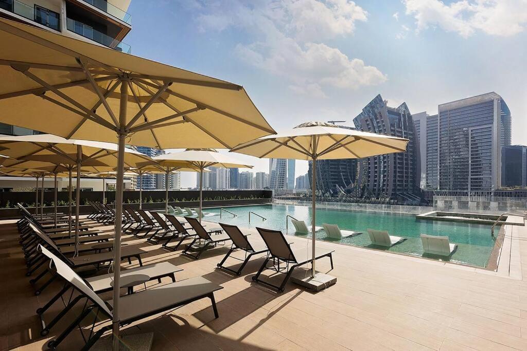 New 2br In Business Bay With Canal Views Gym & Pool Apartment