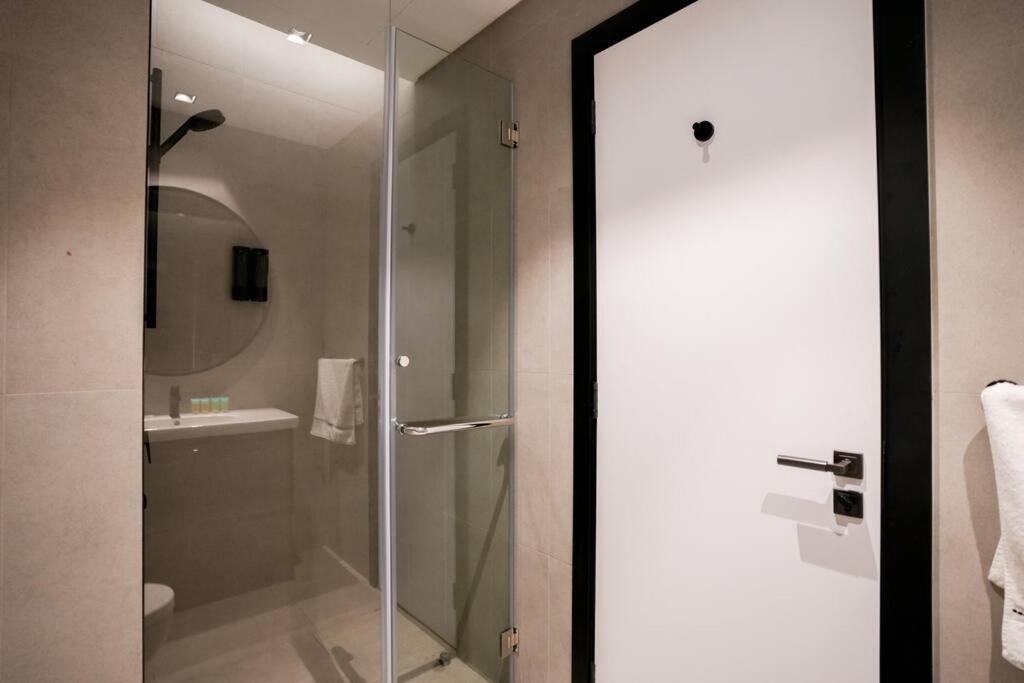 New 2br In Business Bay With Canal Views Gym & Pool *