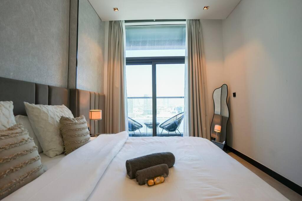 New 2br In Business Bay With Canal Views Gym & Pool