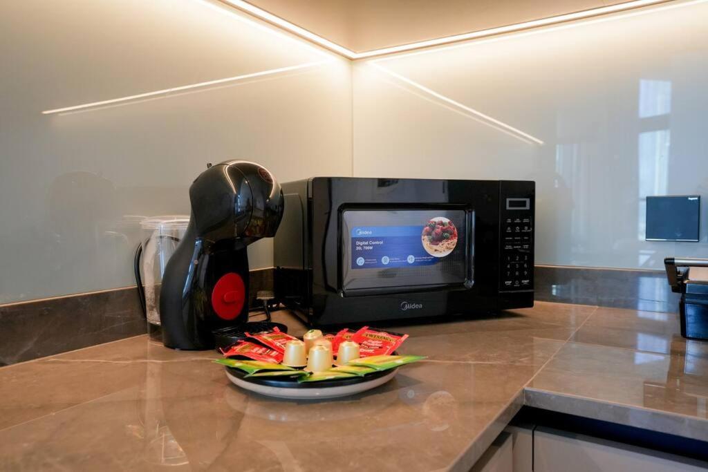 Apartment New 2br In Business Bay With Canal Views Gym & Pool Dubai