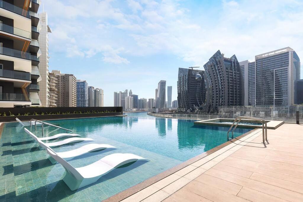 Apartment New 2br In Business Bay With Canal Views Gym & Pool *